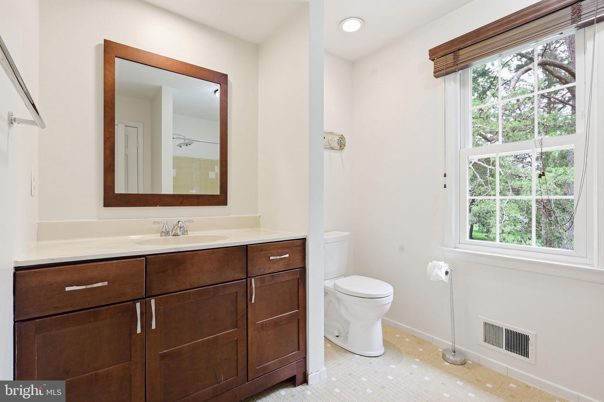 HOLLY KNOLL - Residential