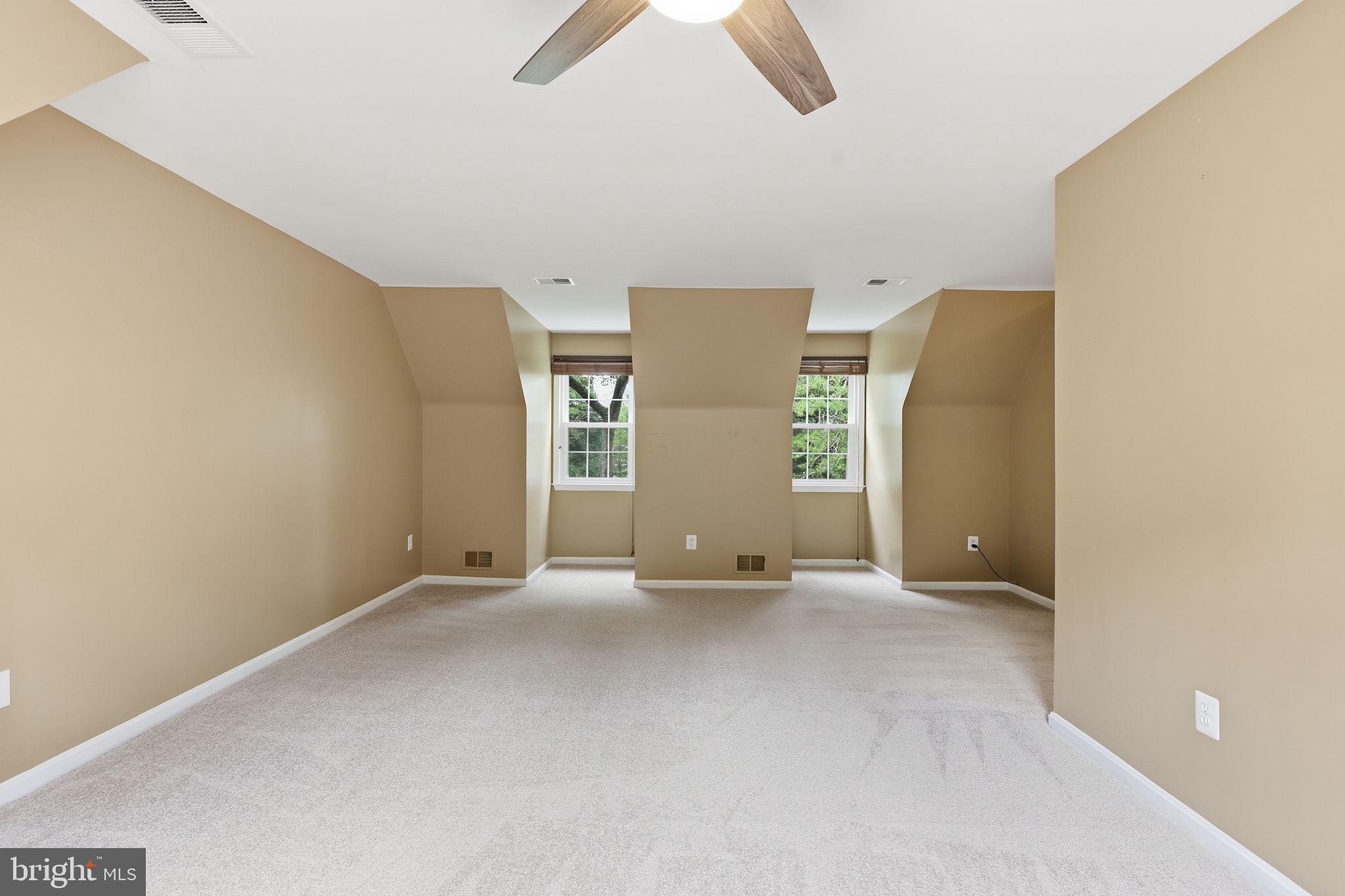 HOLLY KNOLL - Residential