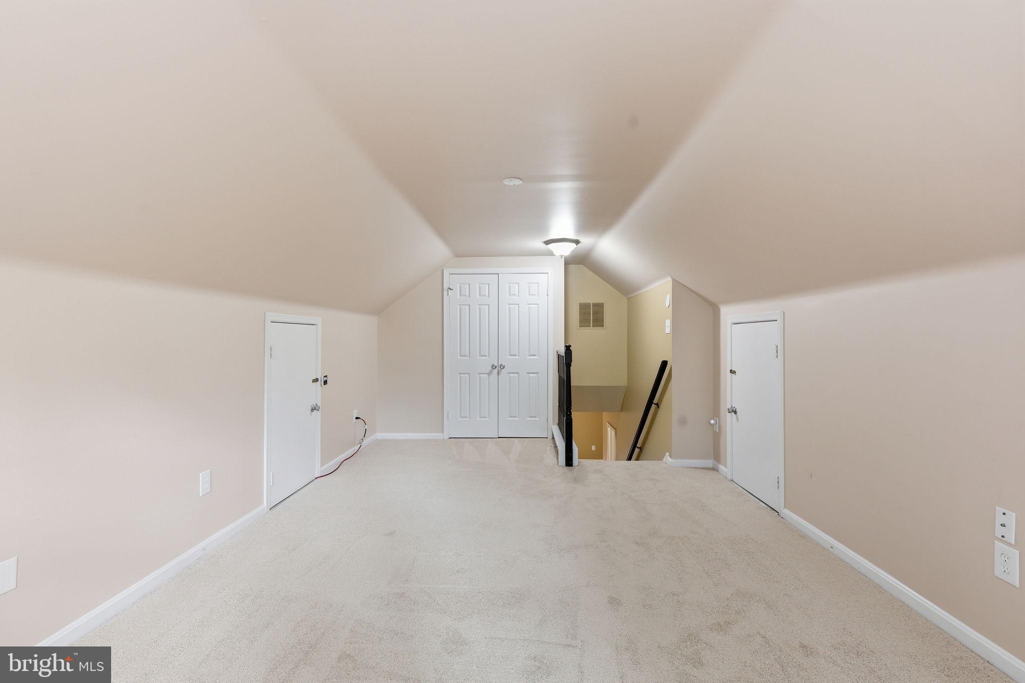 HOLLY KNOLL - Residential