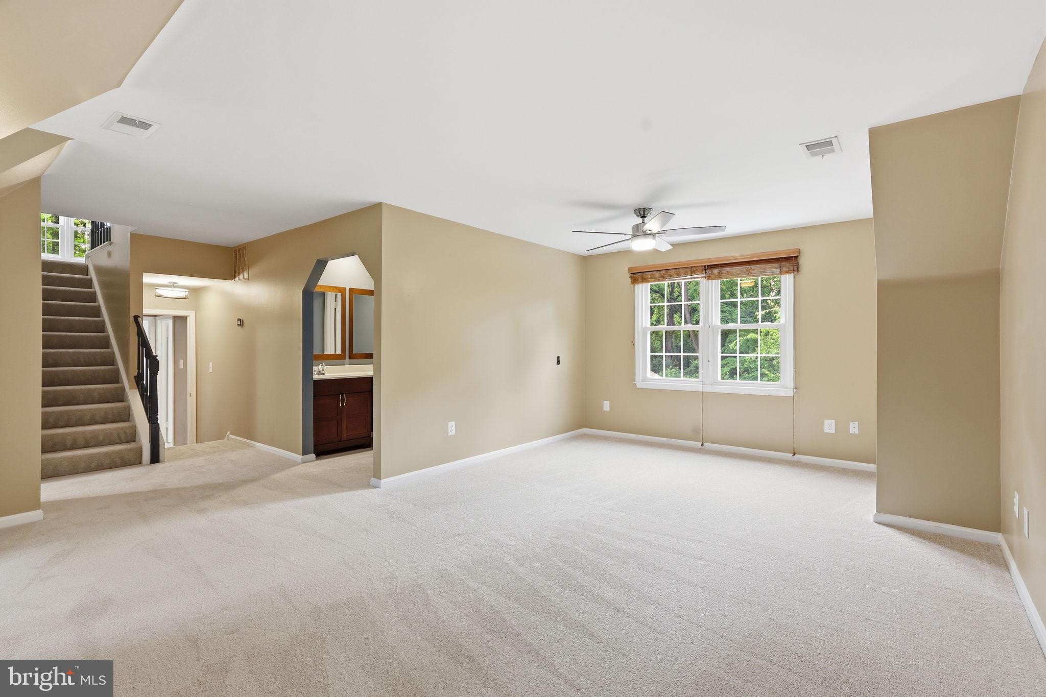 HOLLY KNOLL - Residential