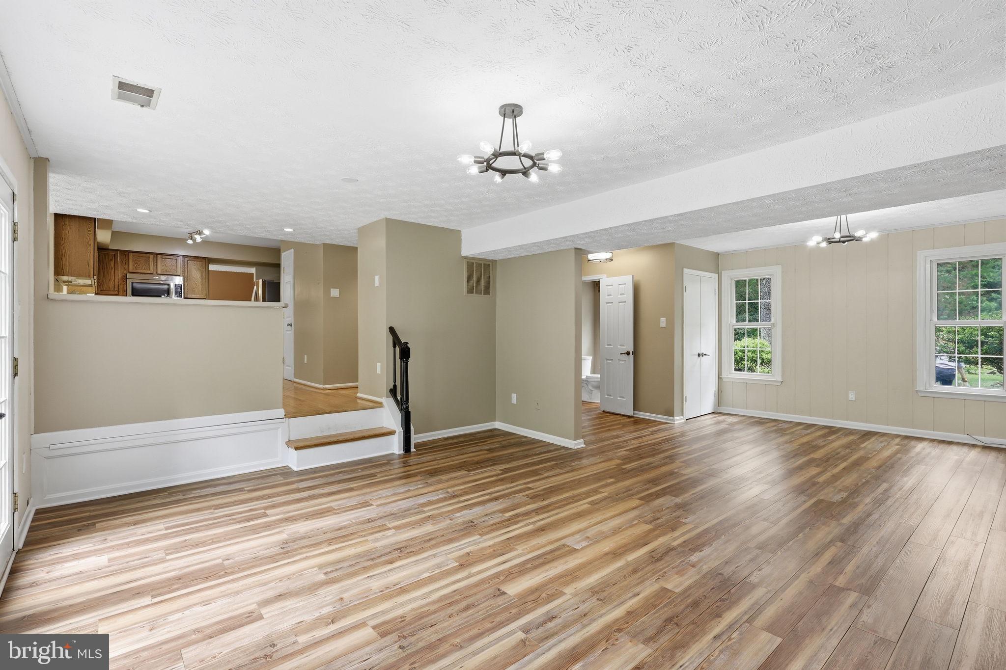 HOLLY KNOLL - Residential