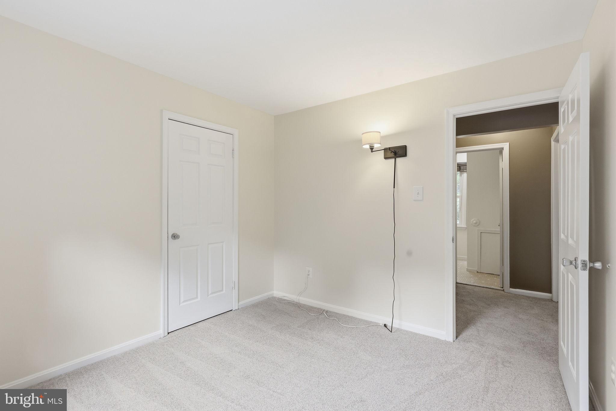 HOLLY KNOLL - Residential