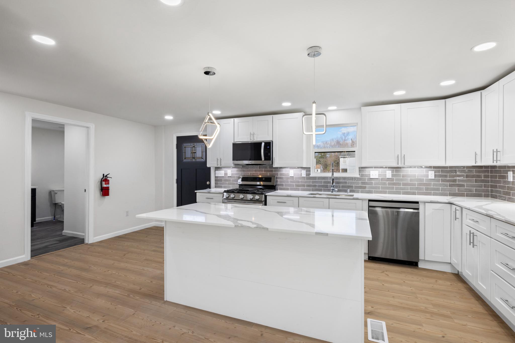 524 WHITE HORSE PIKE