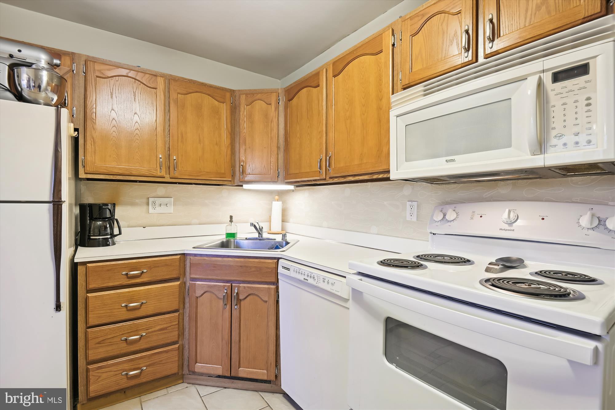 HICKORY HILLS CONDOMINIUMS - Residential