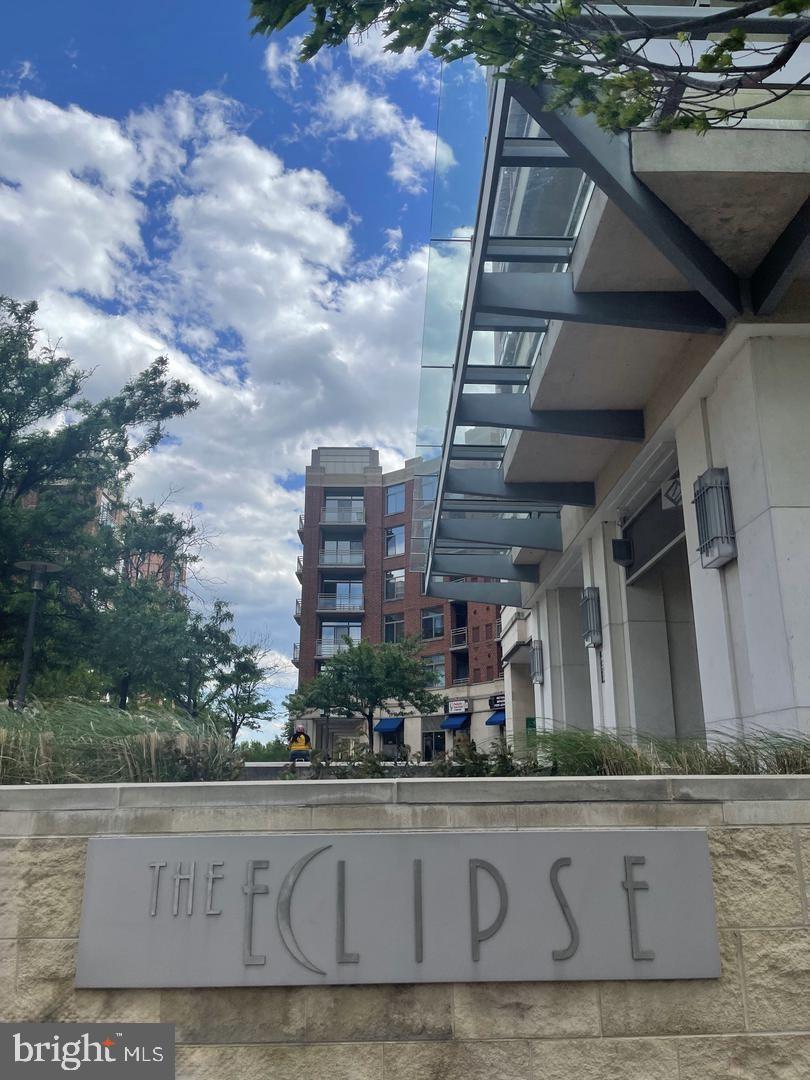 ECLIPSE ON CENTER PARK - Residential Lease