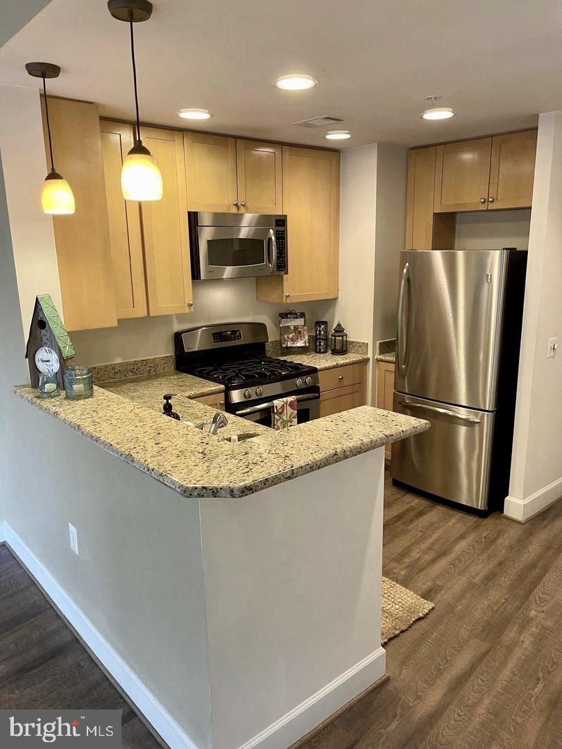 ECLIPSE ON CENTER PARK - Residential Lease