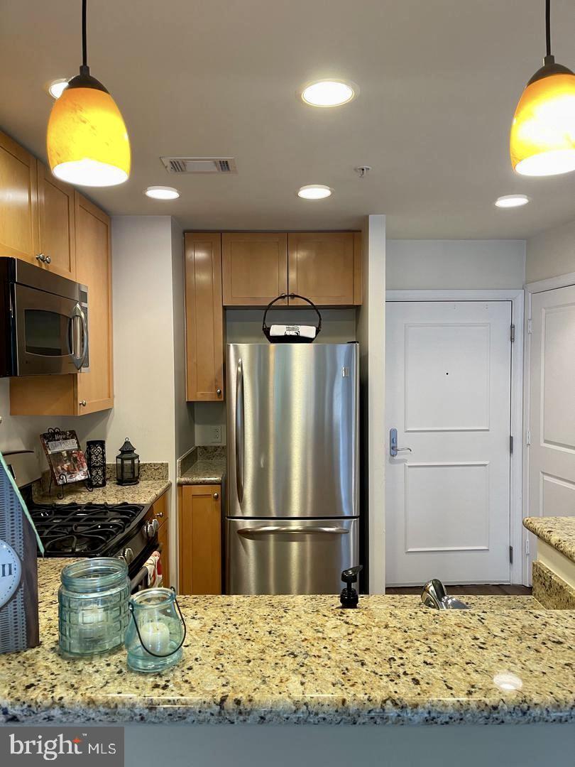 ECLIPSE ON CENTER PARK - Residential Lease