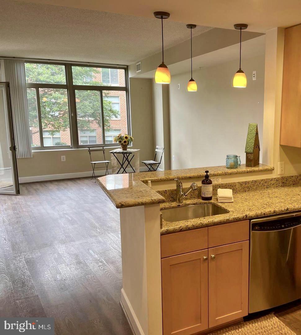 ECLIPSE ON CENTER PARK - Residential Lease