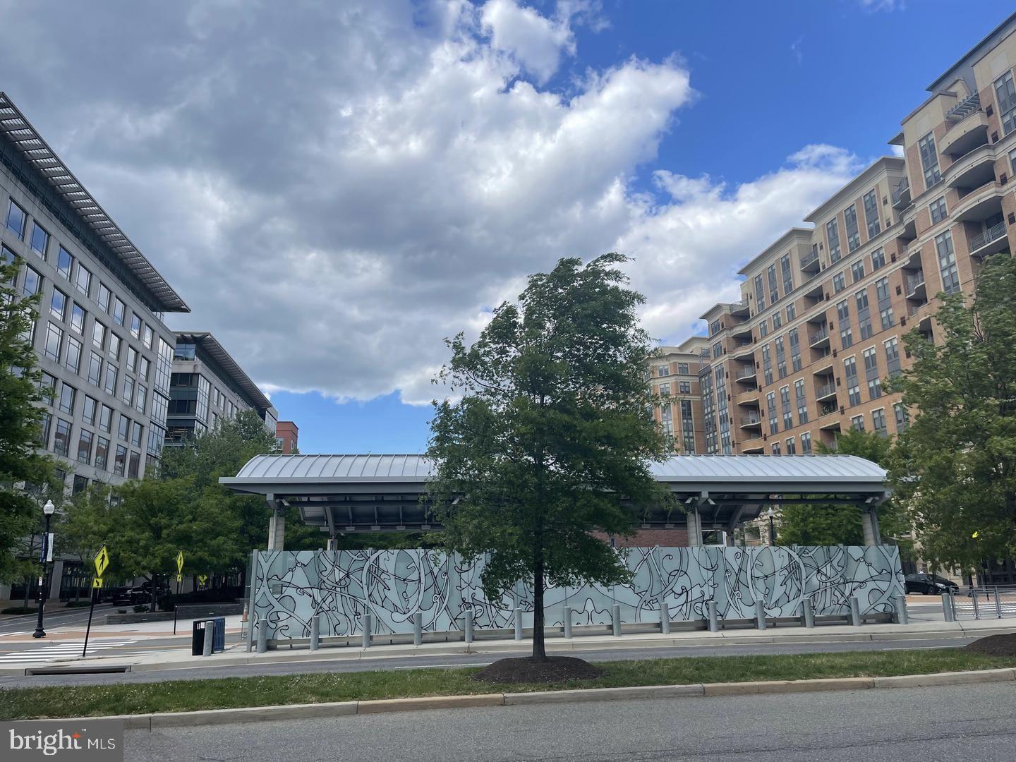 ECLIPSE ON CENTER PARK - Residential Lease