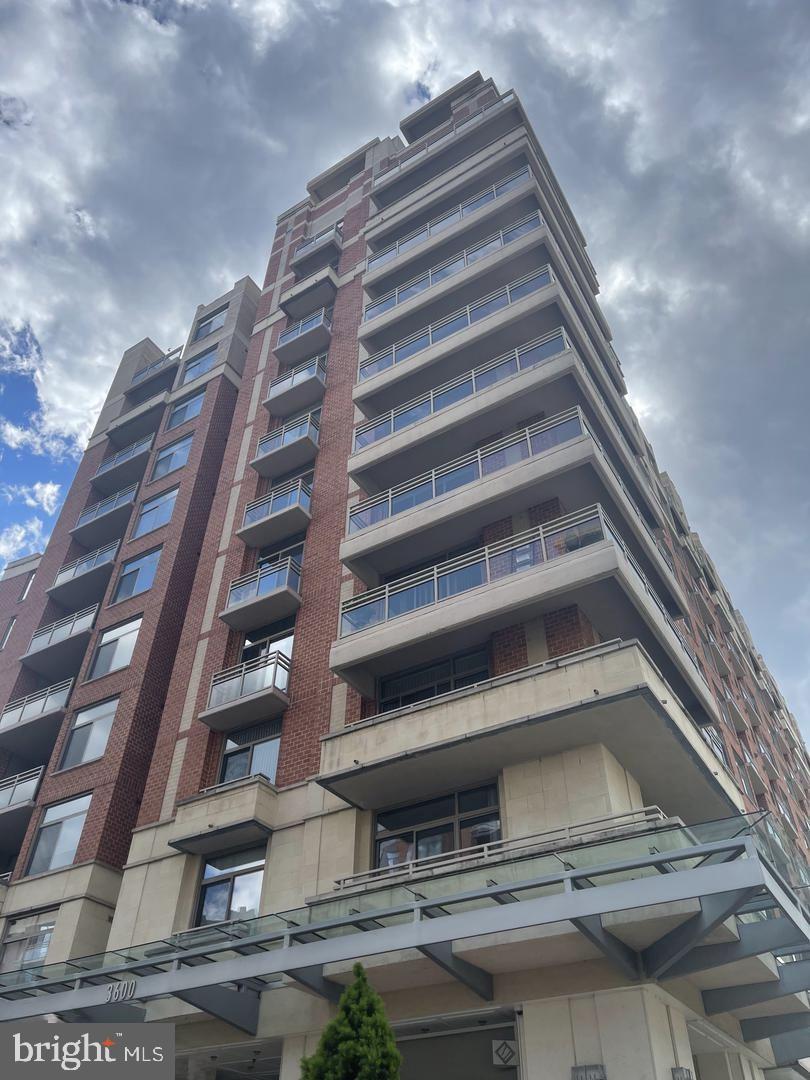 ECLIPSE ON CENTER PARK - Residential Lease