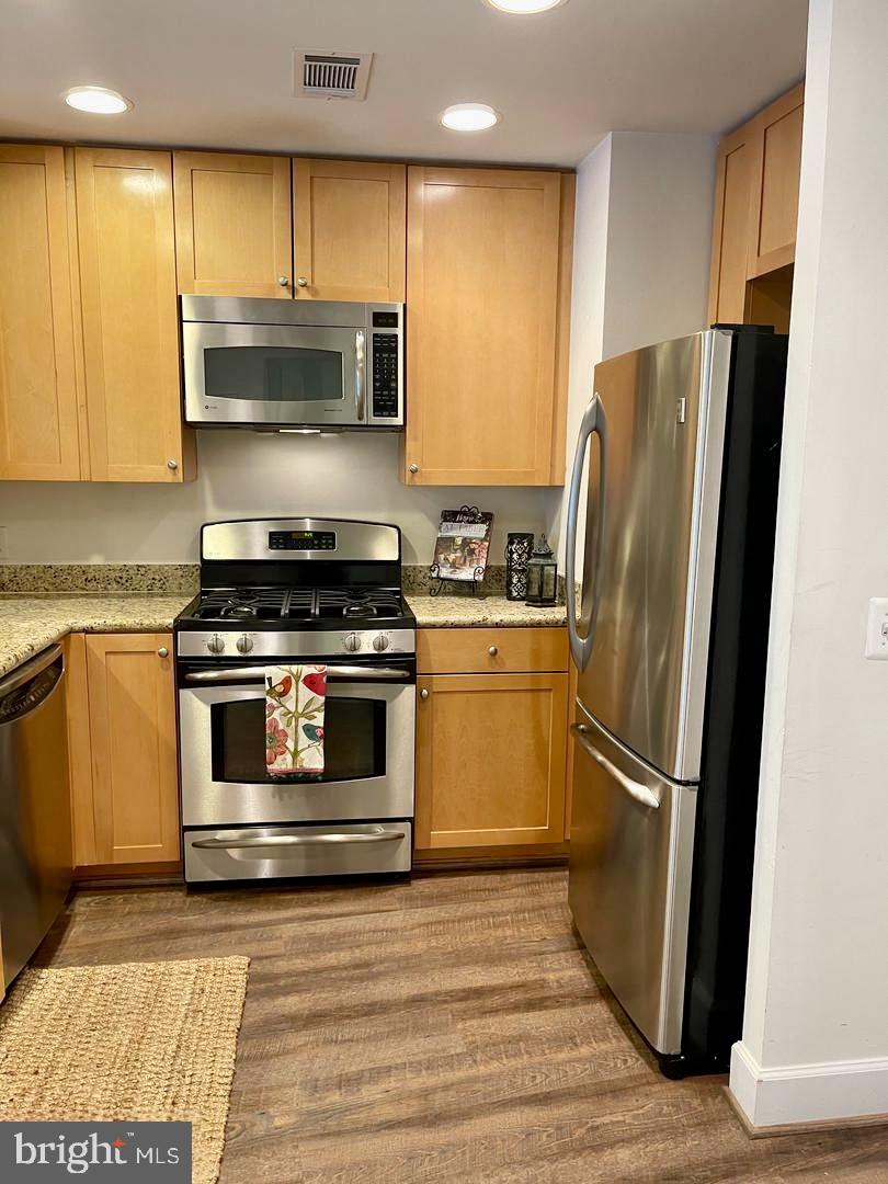 ECLIPSE ON CENTER PARK - Residential Lease