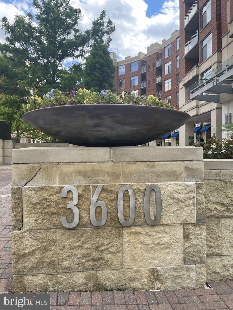 ECLIPSE ON CENTER PARK - Residential Lease