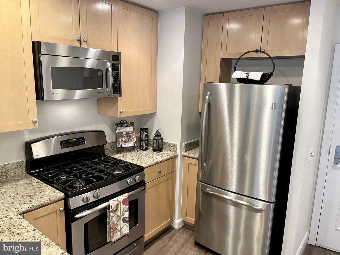 ECLIPSE ON CENTER PARK - Residential Lease