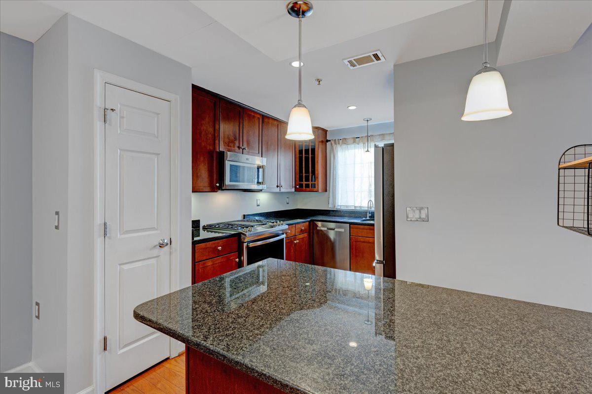 WEST VILLAGE OF SHIRLINGTON - Residential Lease