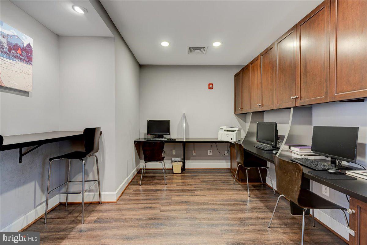 WEST VILLAGE OF SHIRLINGTON - Residential Lease