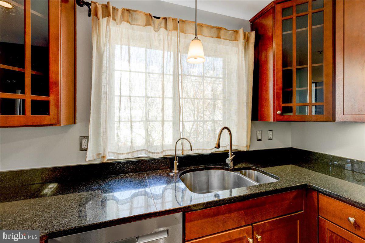 WEST VILLAGE OF SHIRLINGTON - Residential Lease