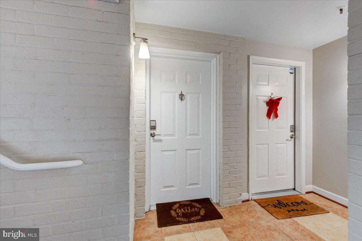 WEST VILLAGE OF SHIRLINGTON - Residential Lease