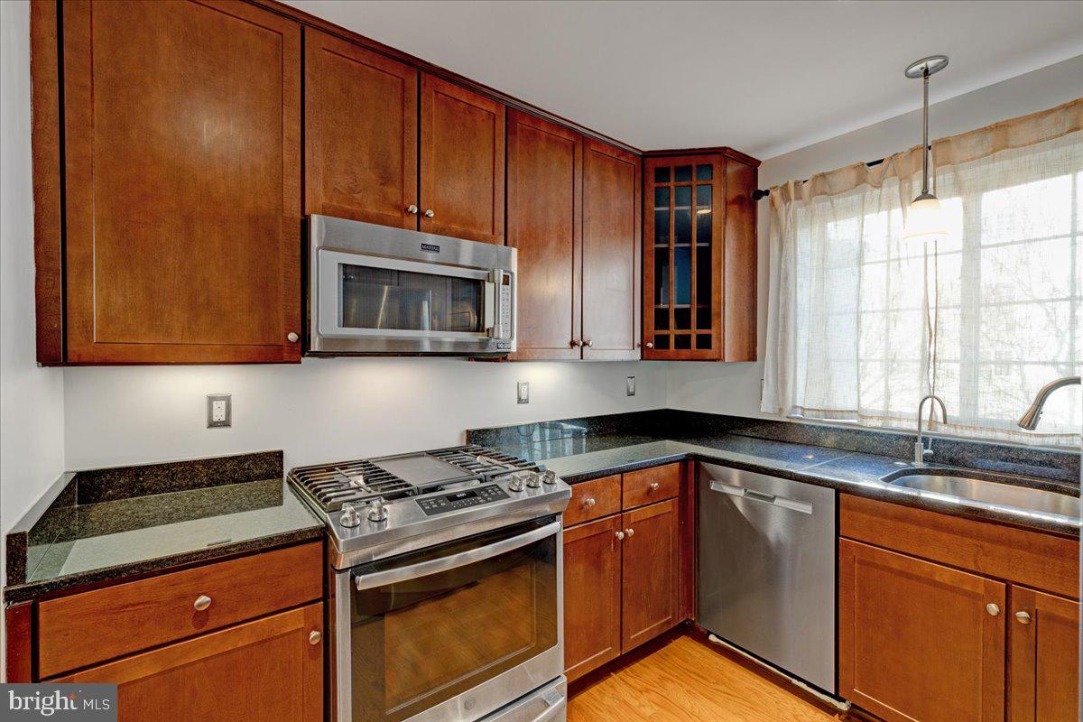 WEST VILLAGE OF SHIRLINGTON - Residential Lease