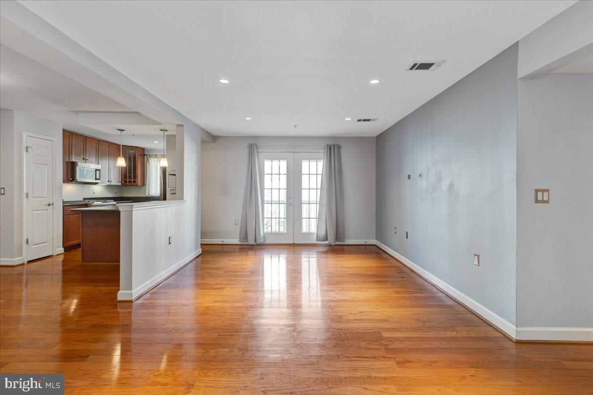 WEST VILLAGE OF SHIRLINGTON - Residential Lease