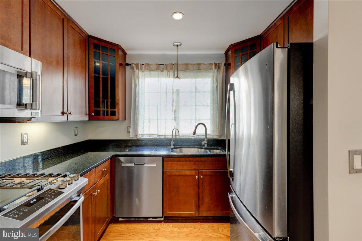 WEST VILLAGE OF SHIRLINGTON - Residential Lease