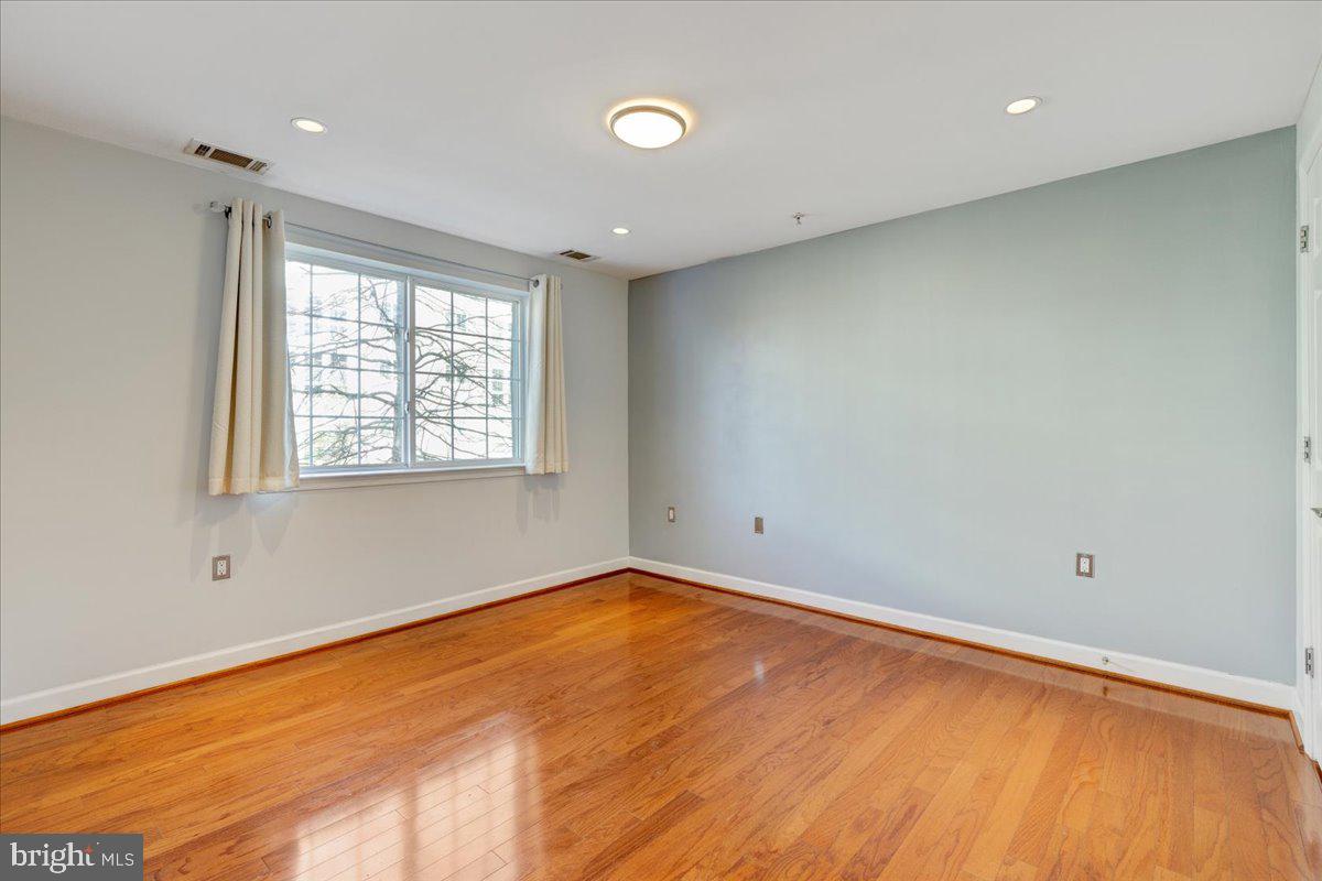 WEST VILLAGE OF SHIRLINGTON - Residential Lease