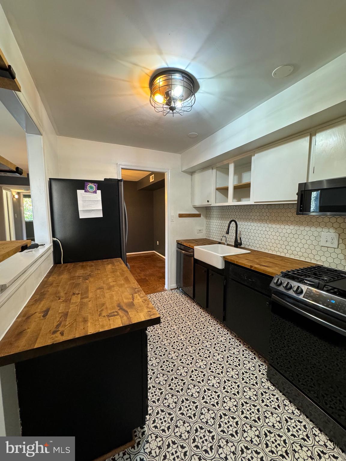 FALLS PLAZA - Residential Lease