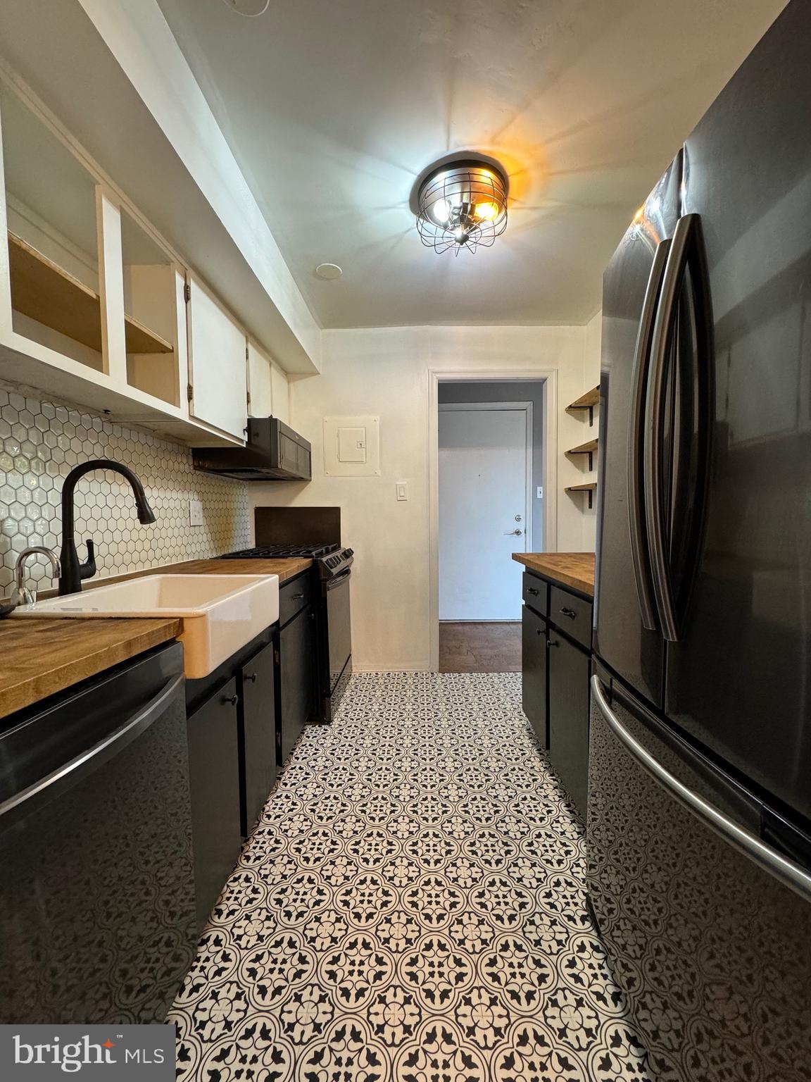 FALLS PLAZA - Residential Lease