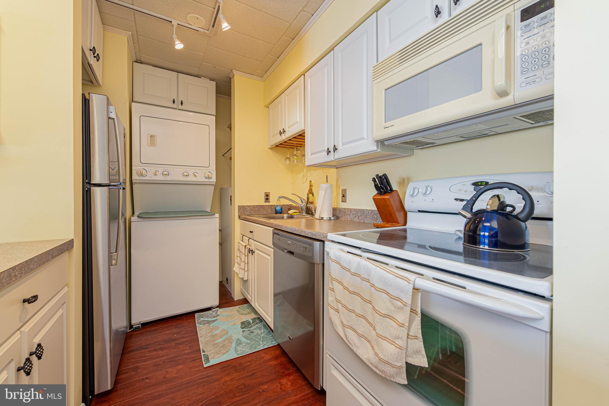 BAYSIDE KEYS - Residential