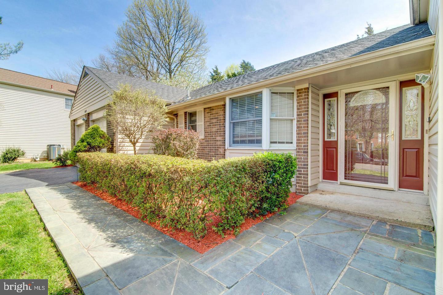 8857 GLENRIDGE COURT