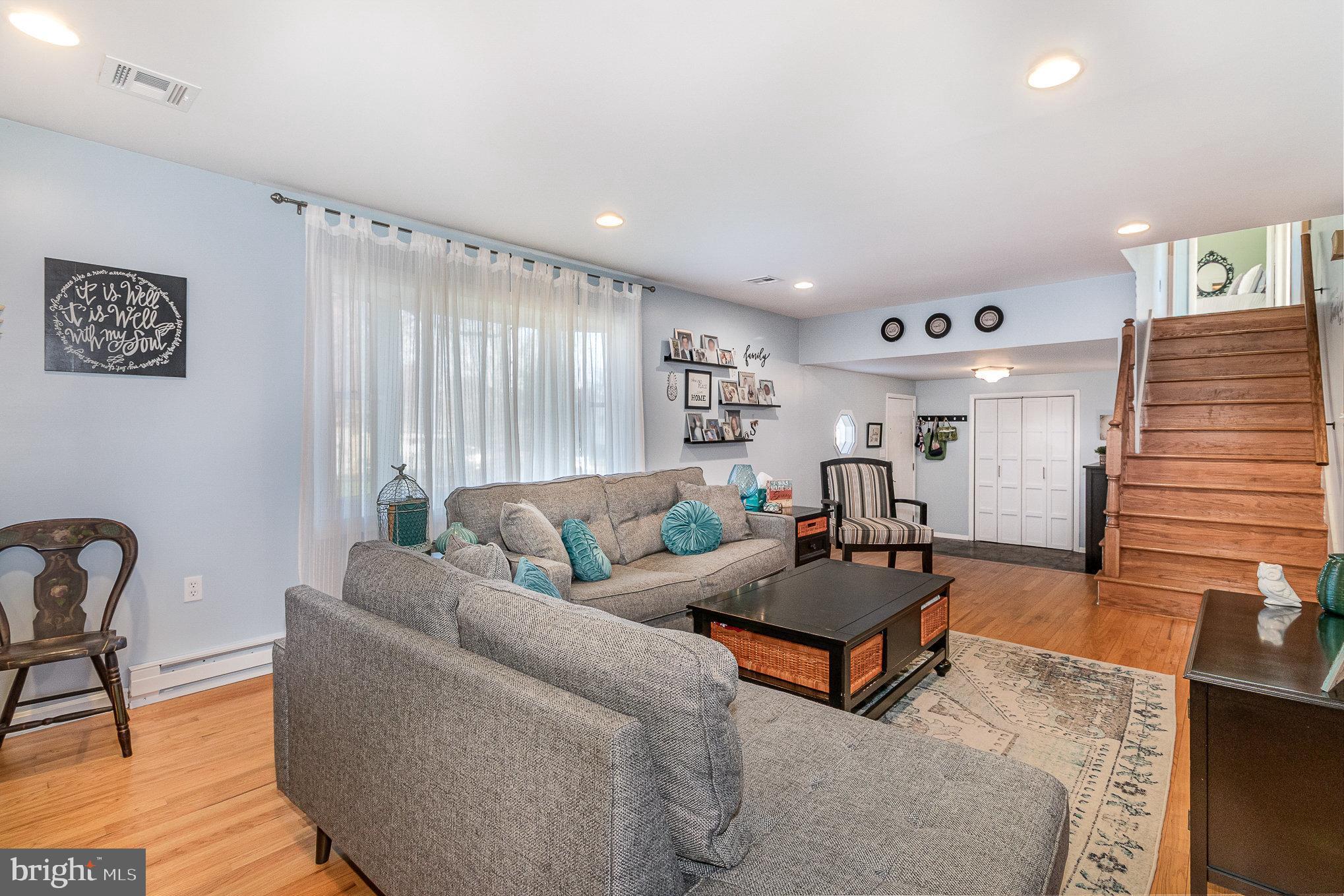 MT ALLEN HEIGHTS - Residential