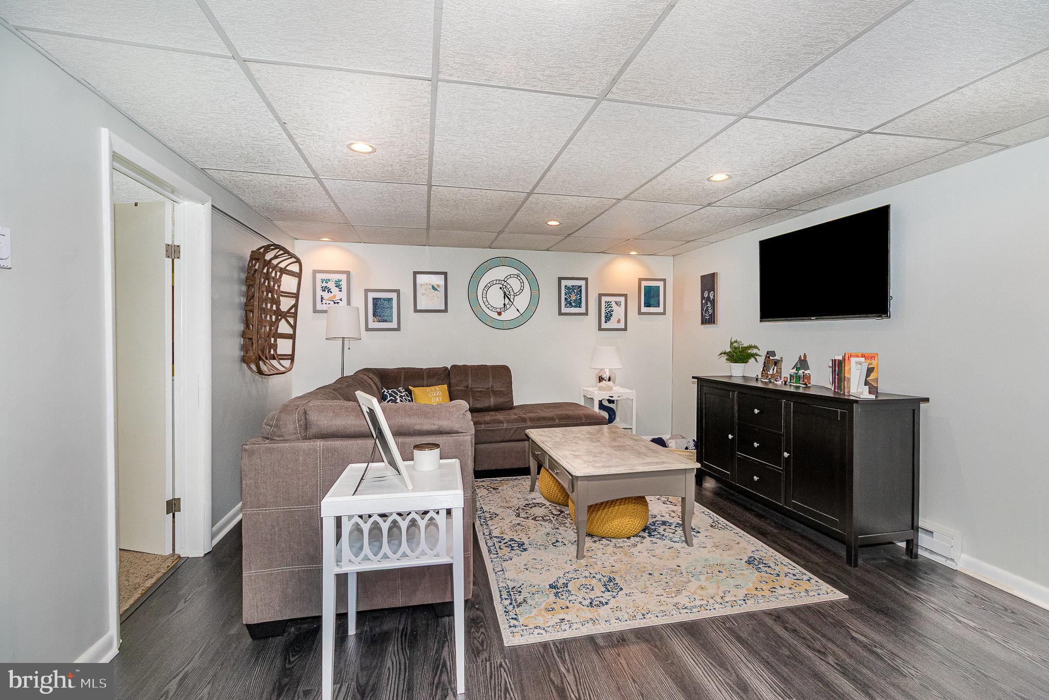 MT ALLEN HEIGHTS - Residential