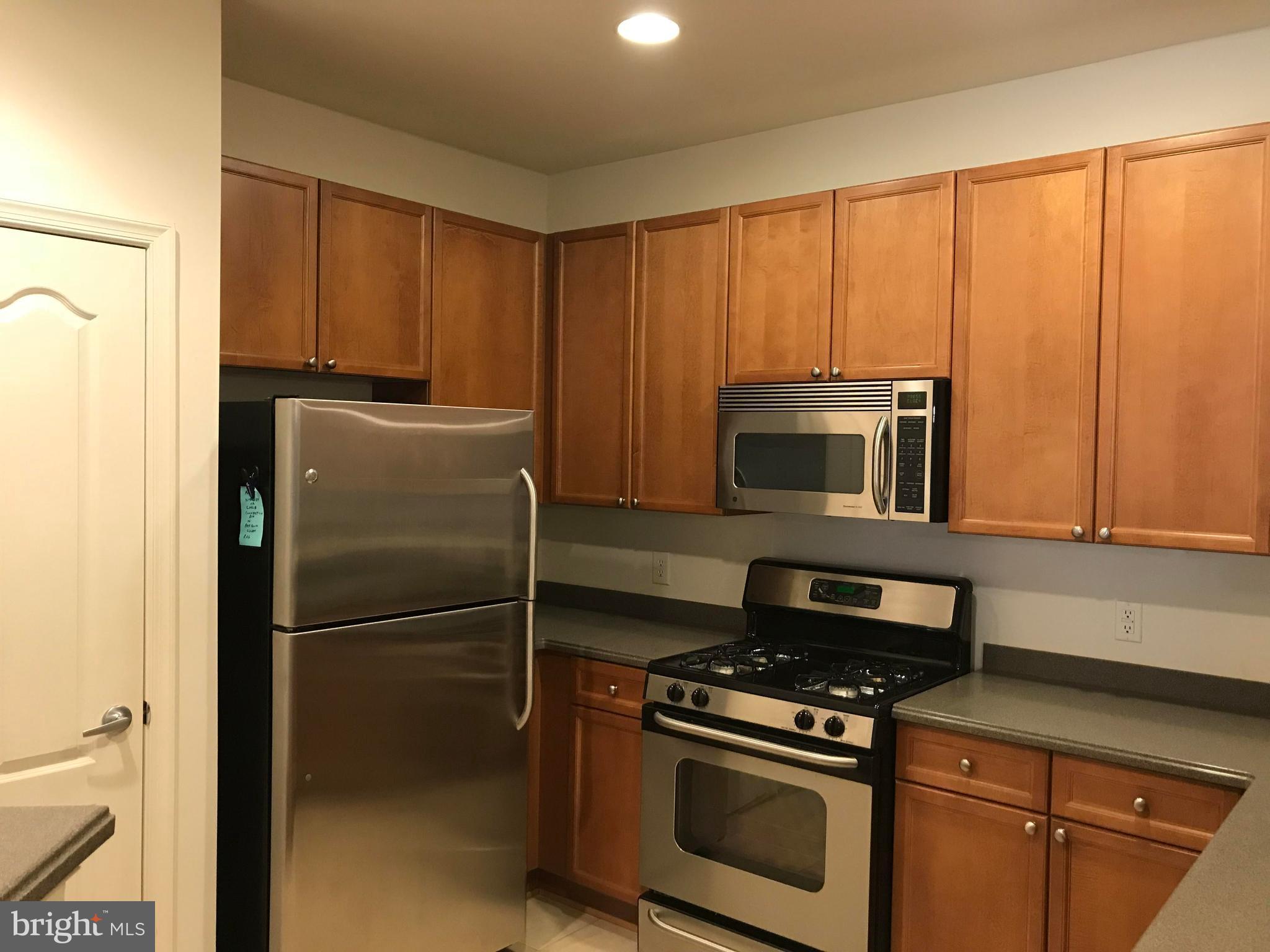 FORTNIGHTLY SQUARE - Residential Lease