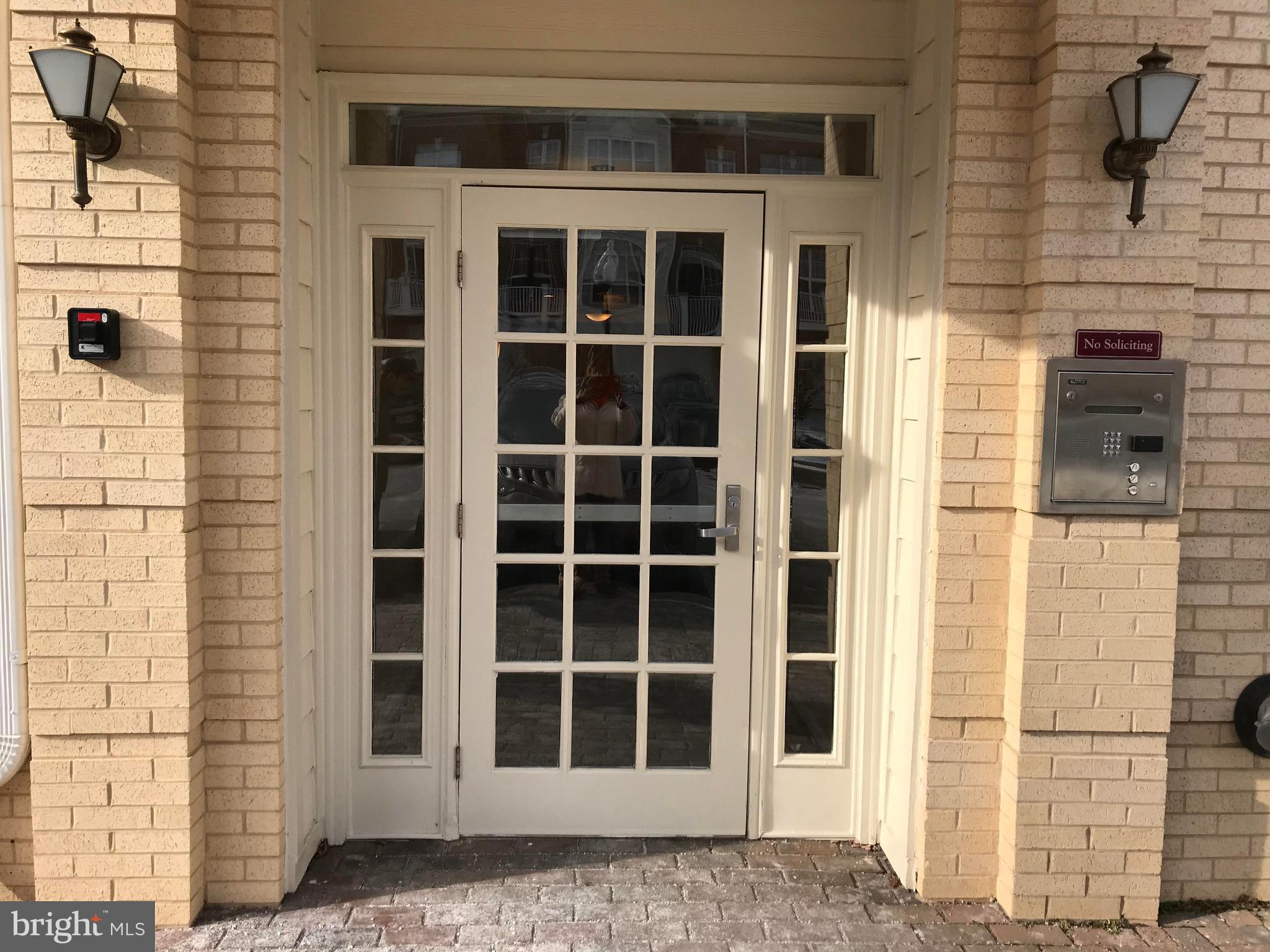 FORTNIGHTLY SQUARE - Residential Lease