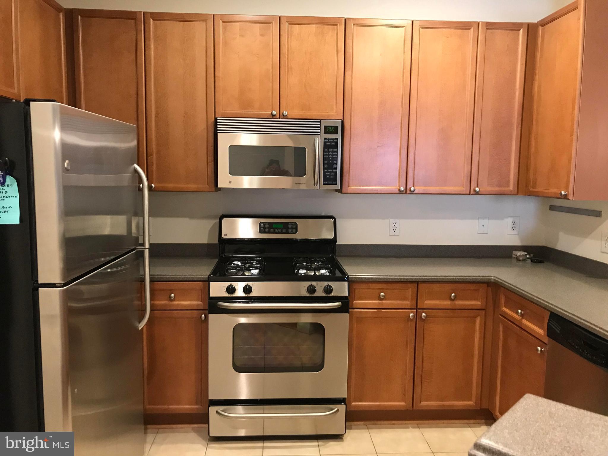 FORTNIGHTLY SQUARE - Residential Lease