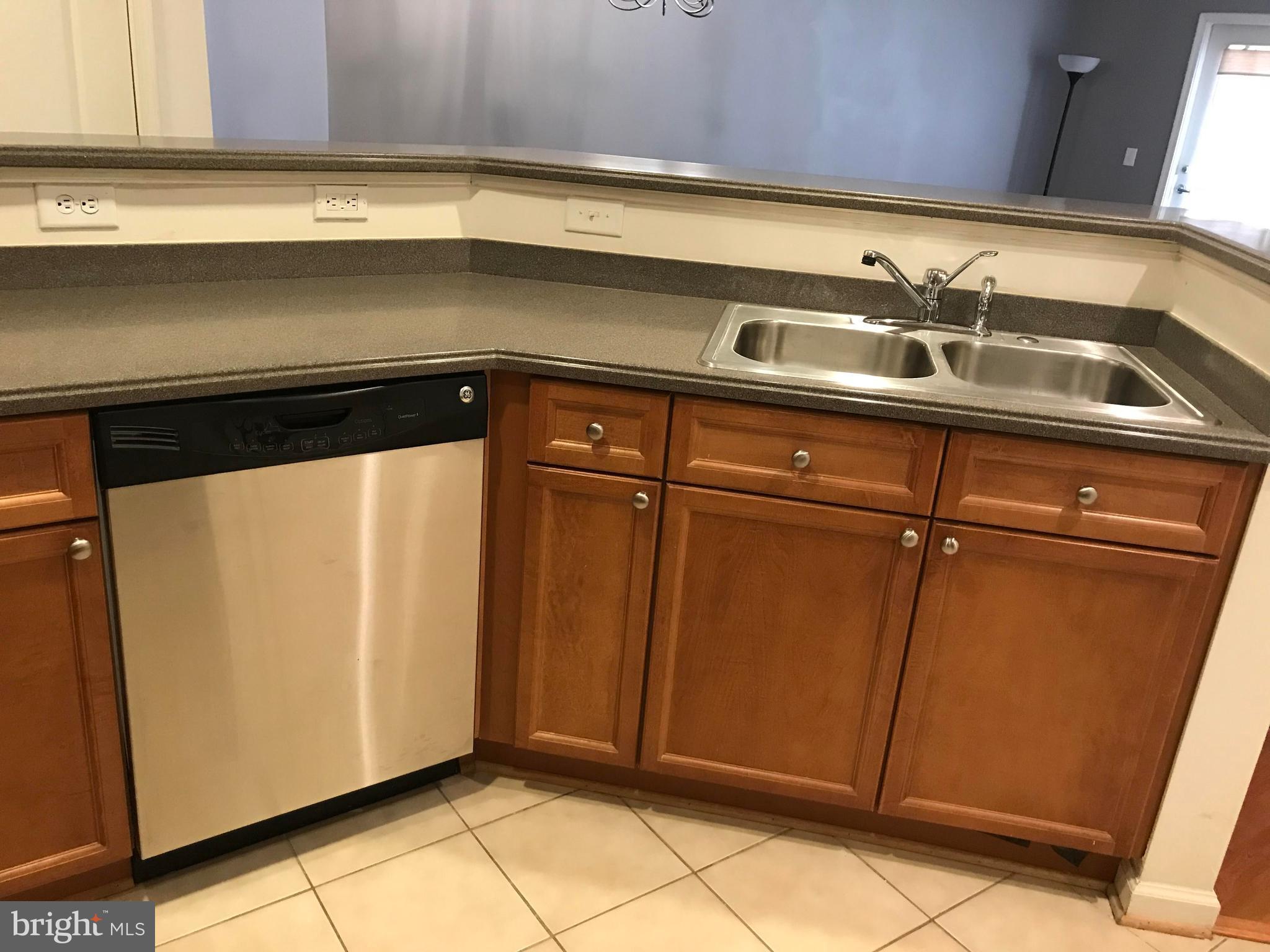 FORTNIGHTLY SQUARE - Residential Lease