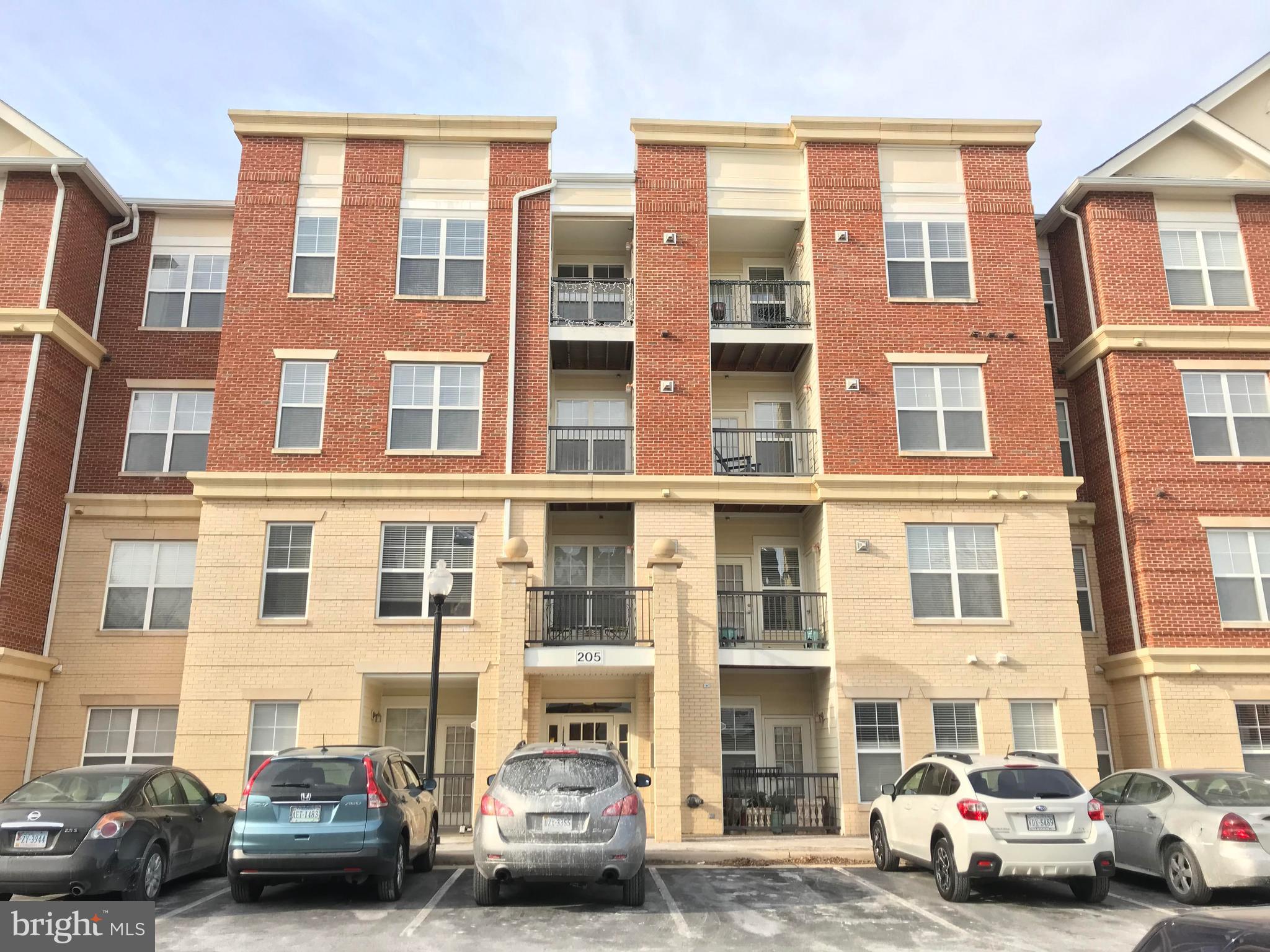 FORTNIGHTLY SQUARE - Residential Lease