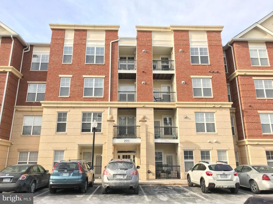 Beautiful 2 BR condo with 1 car garage parking! Spacious living/dining room. Kitchen with stainless steel appliances, 42 inch cabinets, gas range and corian counters. Master bedroom with two closets, and attached full bathroom with double vanity, soaking tub and separate shower. Walk out to patio.Close to Downtown Herndon & future silver line metro. Plenty of parking! Move in condition - Hurry!