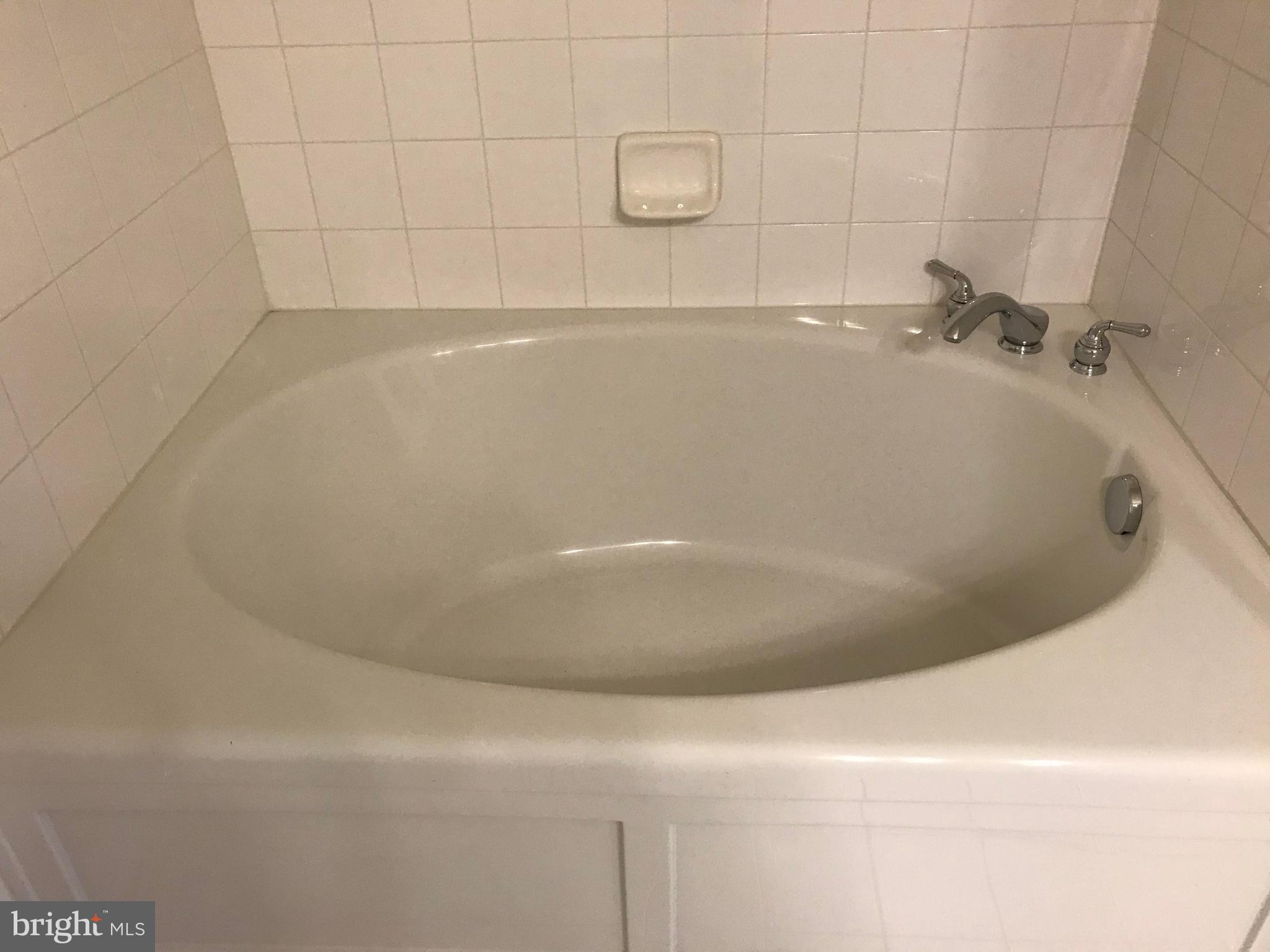 FORTNIGHTLY SQUARE - Residential Lease