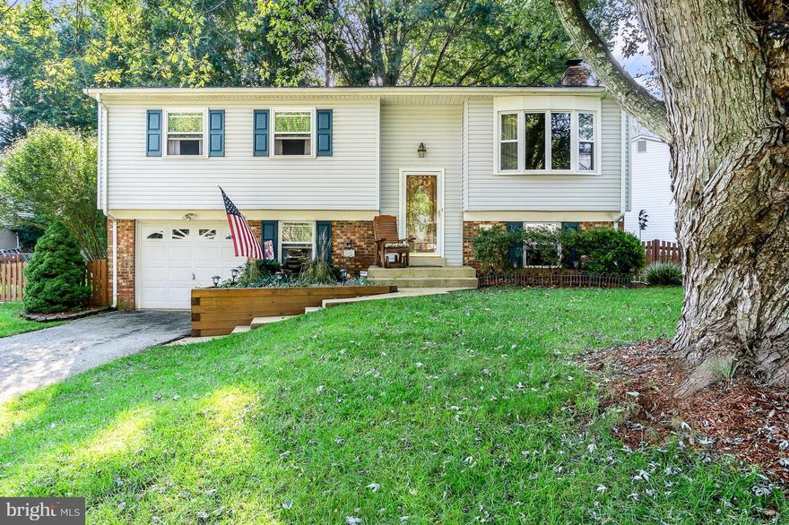 Best Value in Dale City! Corner lot- Walking distance of elementary school. Features you won't find in any other properties nearby. Heated/air-conditioned garage with industrial cabinets & cable TV. Walk-in laundry room, 4th bedroom in basement with a full bath. Great backyard & awesome utility shed. Not going to find another property this well-maintained with a fantastic location for this price!