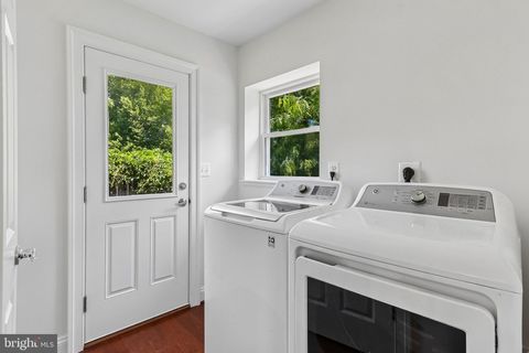 Tiny photo for 201 Longview Drive, ALEXANDRIA, VA 22314 (MLS # VAAX2060370)