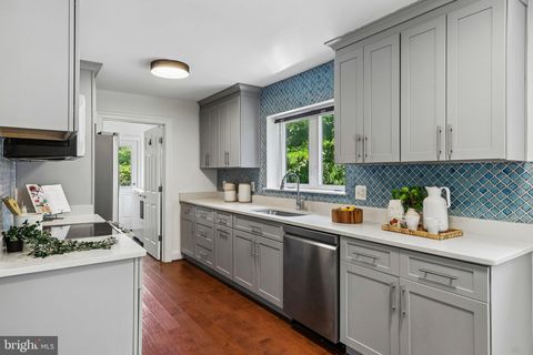 Tiny photo for 201 Longview Drive, ALEXANDRIA, VA 22314 (MLS # VAAX2060370)