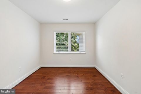 Tiny photo for 201 Longview Drive, ALEXANDRIA, VA 22314 (MLS # VAAX2060370)