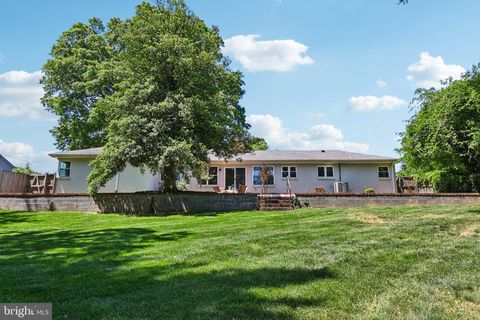 Tiny photo for 201 Longview Drive, ALEXANDRIA, VA 22314 (MLS # VAAX2060370)