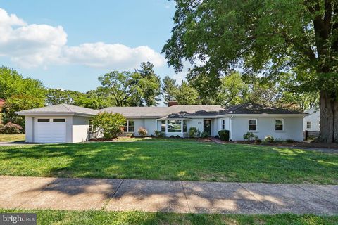Photo of 201 Longview Drive, ALEXANDRIA, VA 22314 (MLS # VAAX2060370)