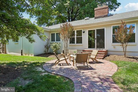 Tiny photo for 201 Longview Drive, ALEXANDRIA, VA 22314 (MLS # VAAX2060370)