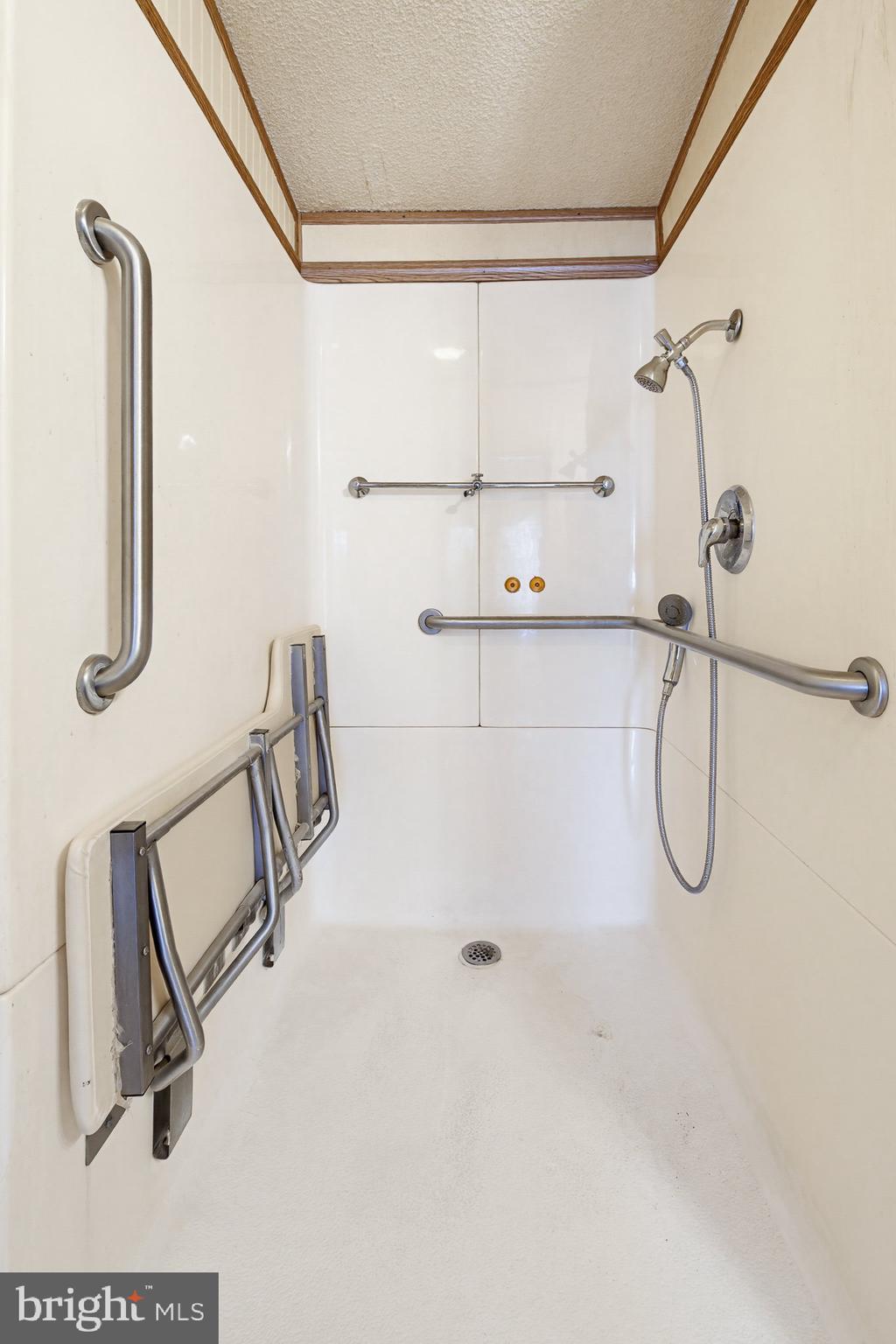 NORTH RIDGE ACRES - Residential