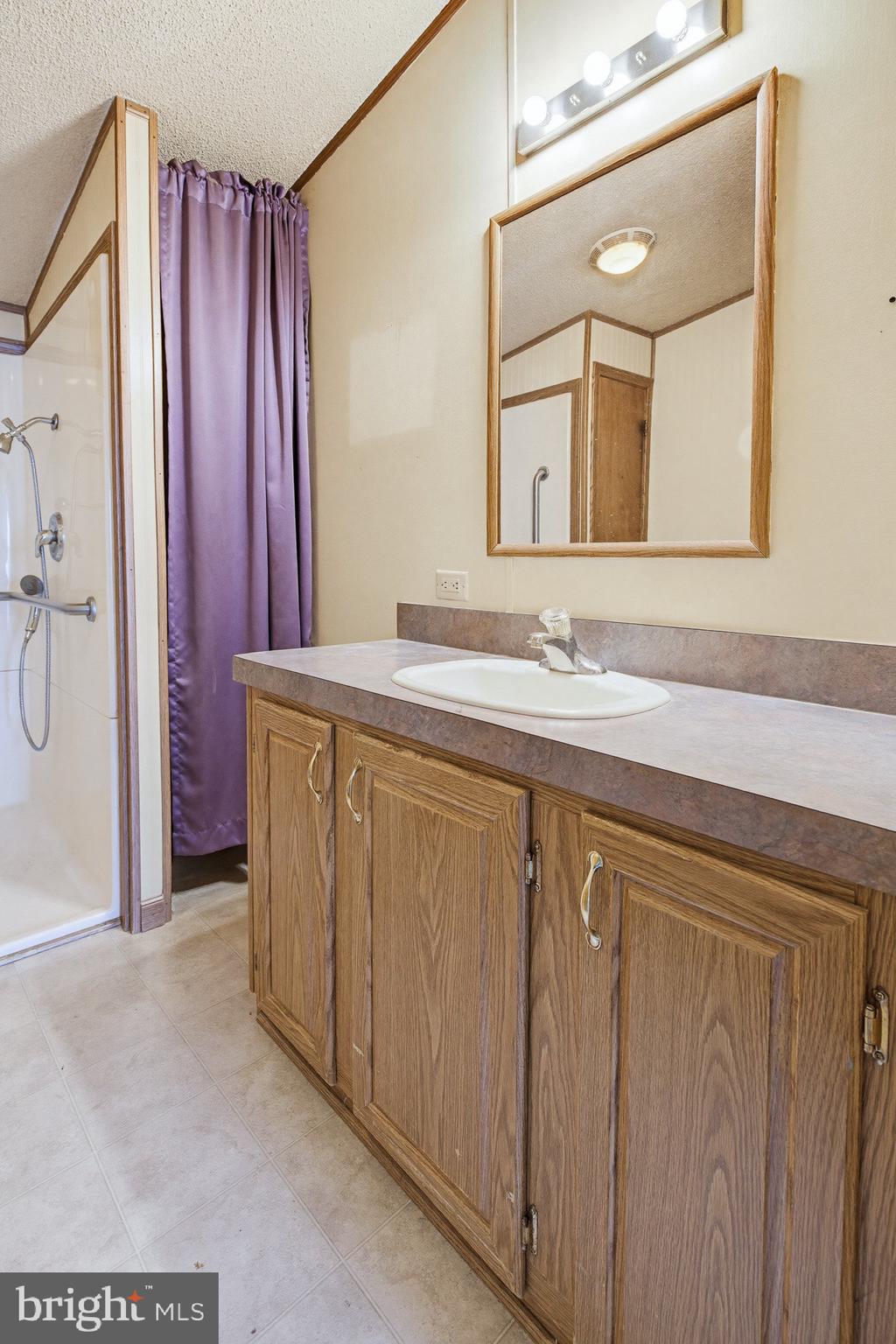 NORTH RIDGE ACRES - Residential