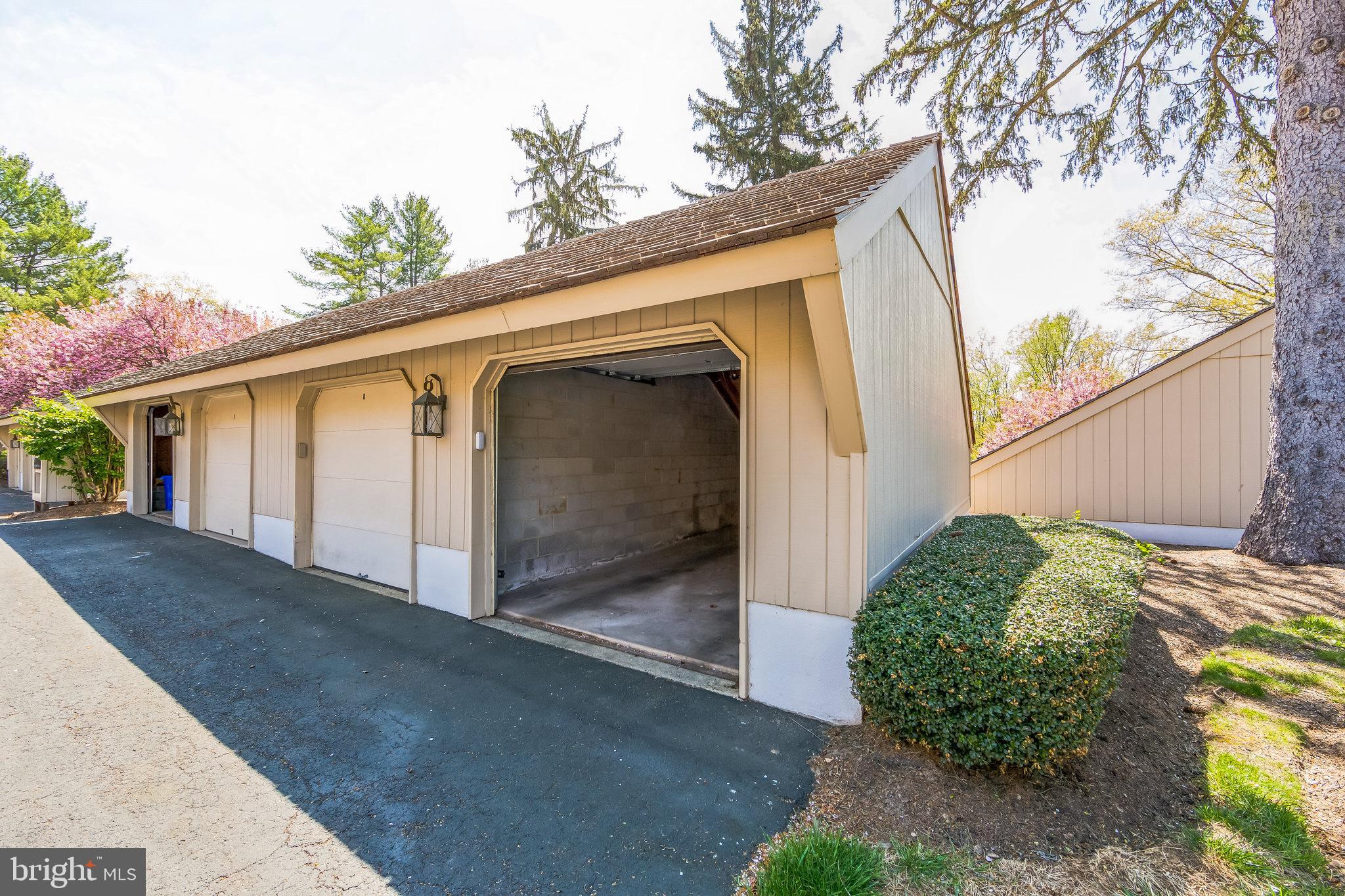 1000 QUINARD COURT