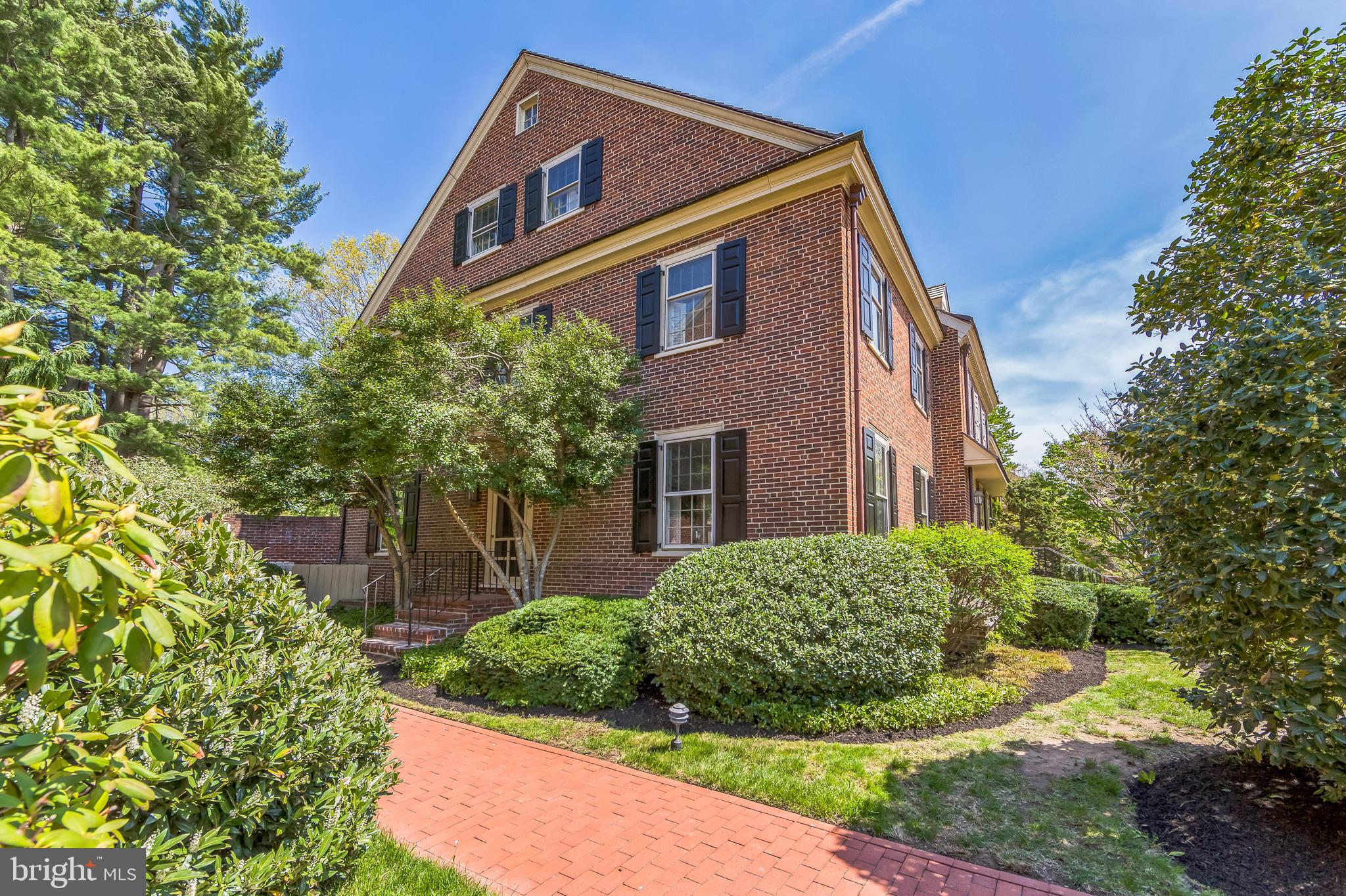 1000 QUINARD COURT