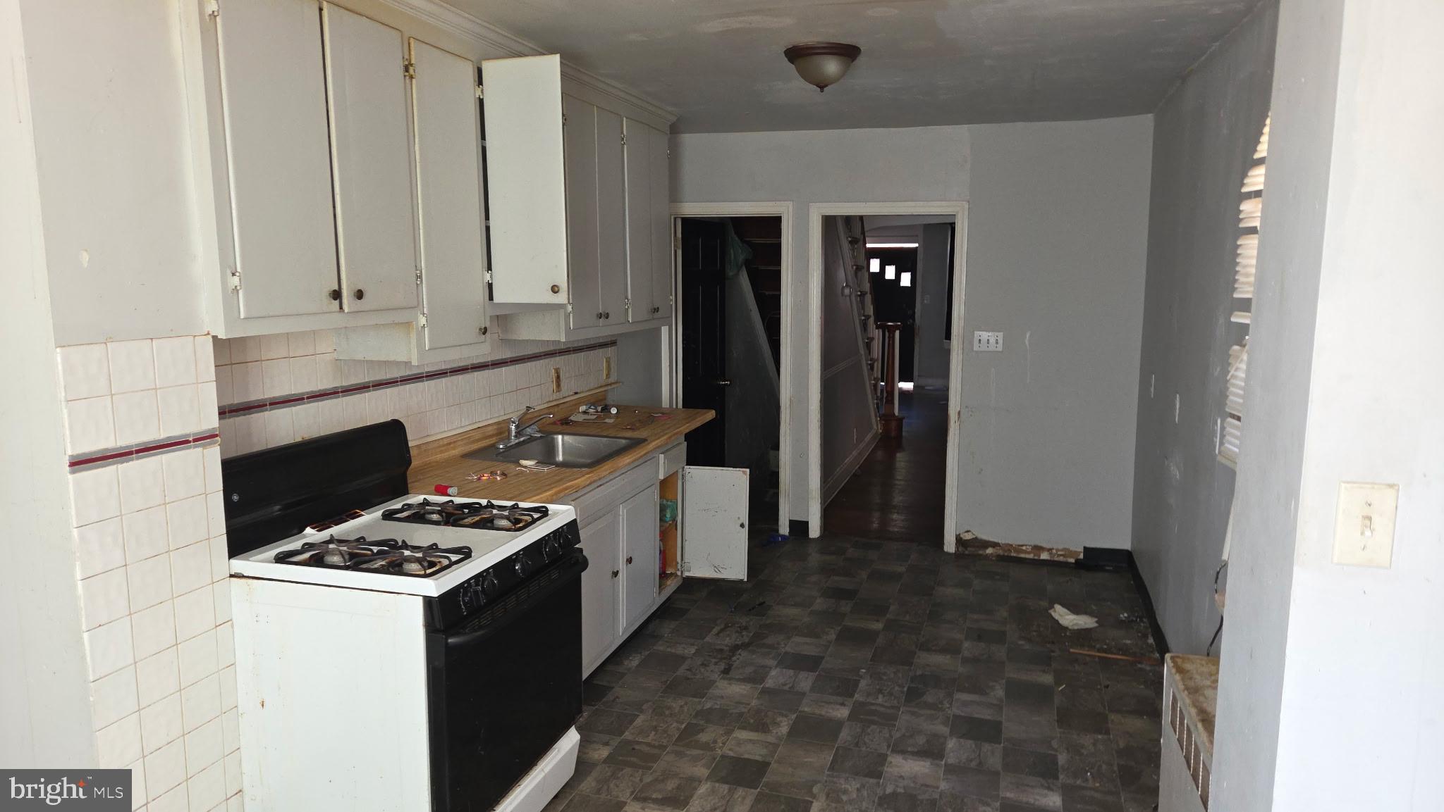 1103 ELM STREET